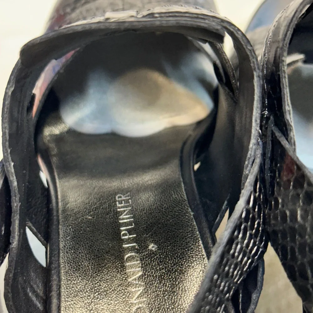 Donald J Pliner Gaia Sandals Womens 6.5M Grey Black Snakeskin Wedge Excellent